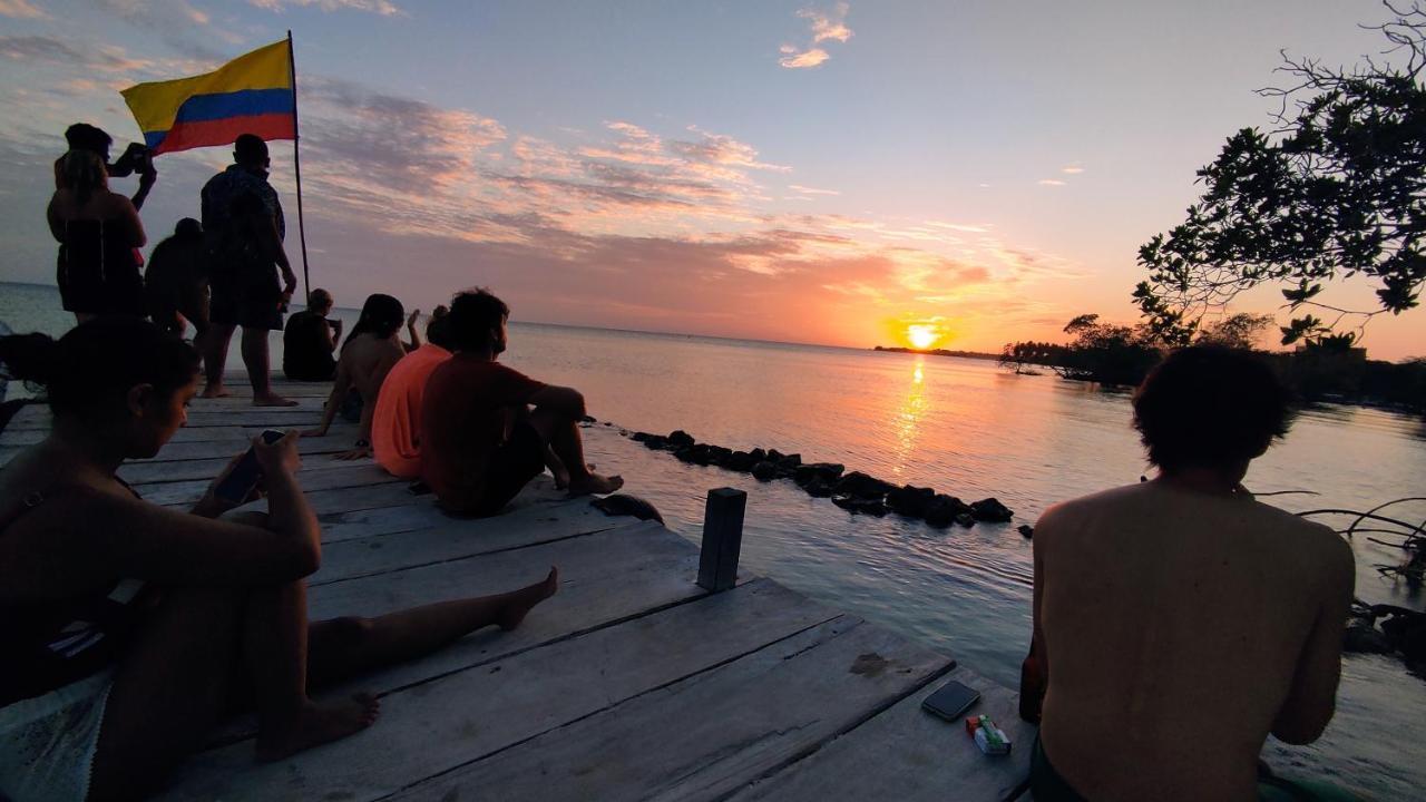 Santa Lova Eco-Hostel Isla Tintipan Tintipan Island Kültér fotó