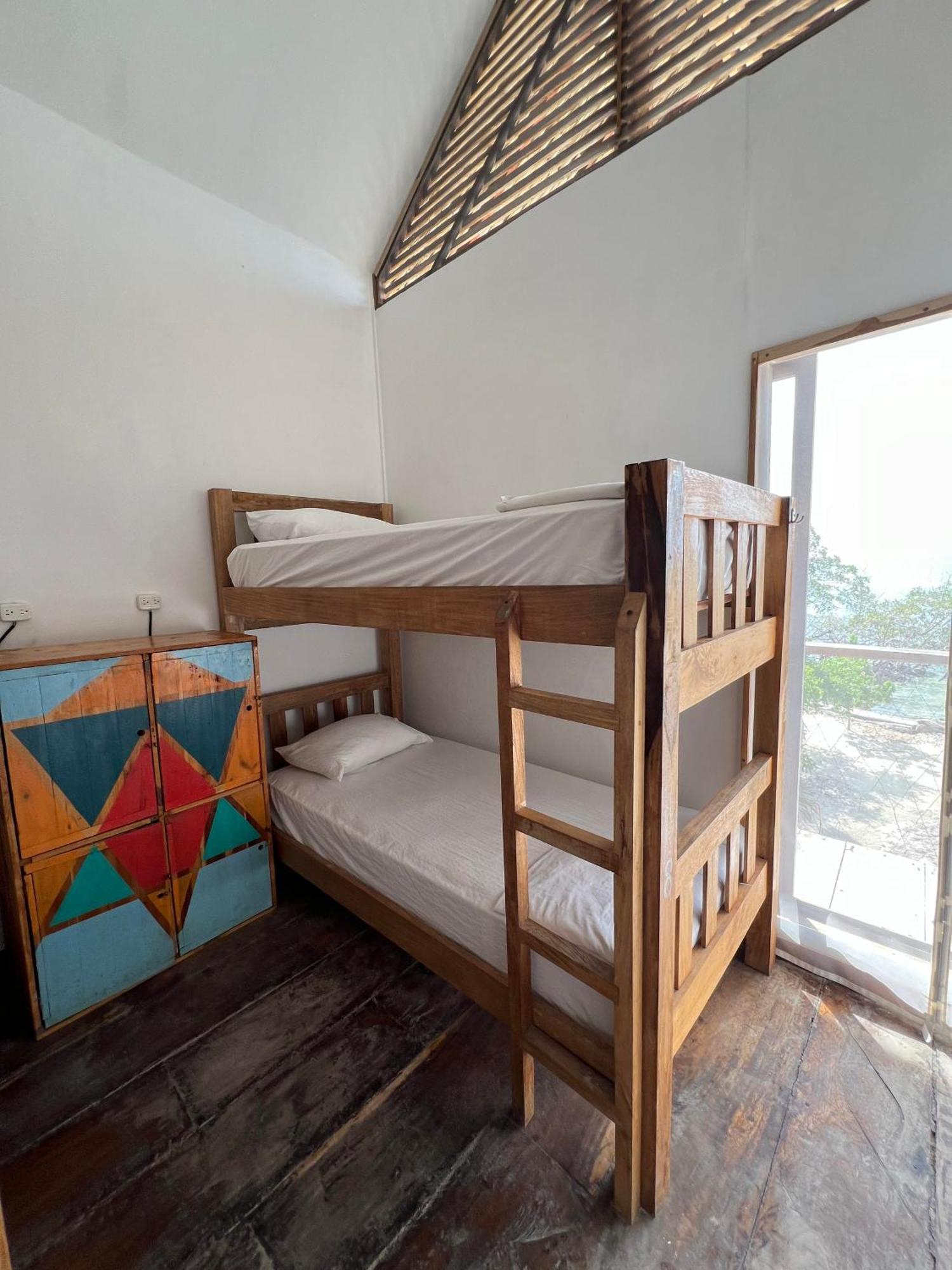 Santa Lova Eco-Hostel Isla Tintipan Tintipan Island Kültér fotó