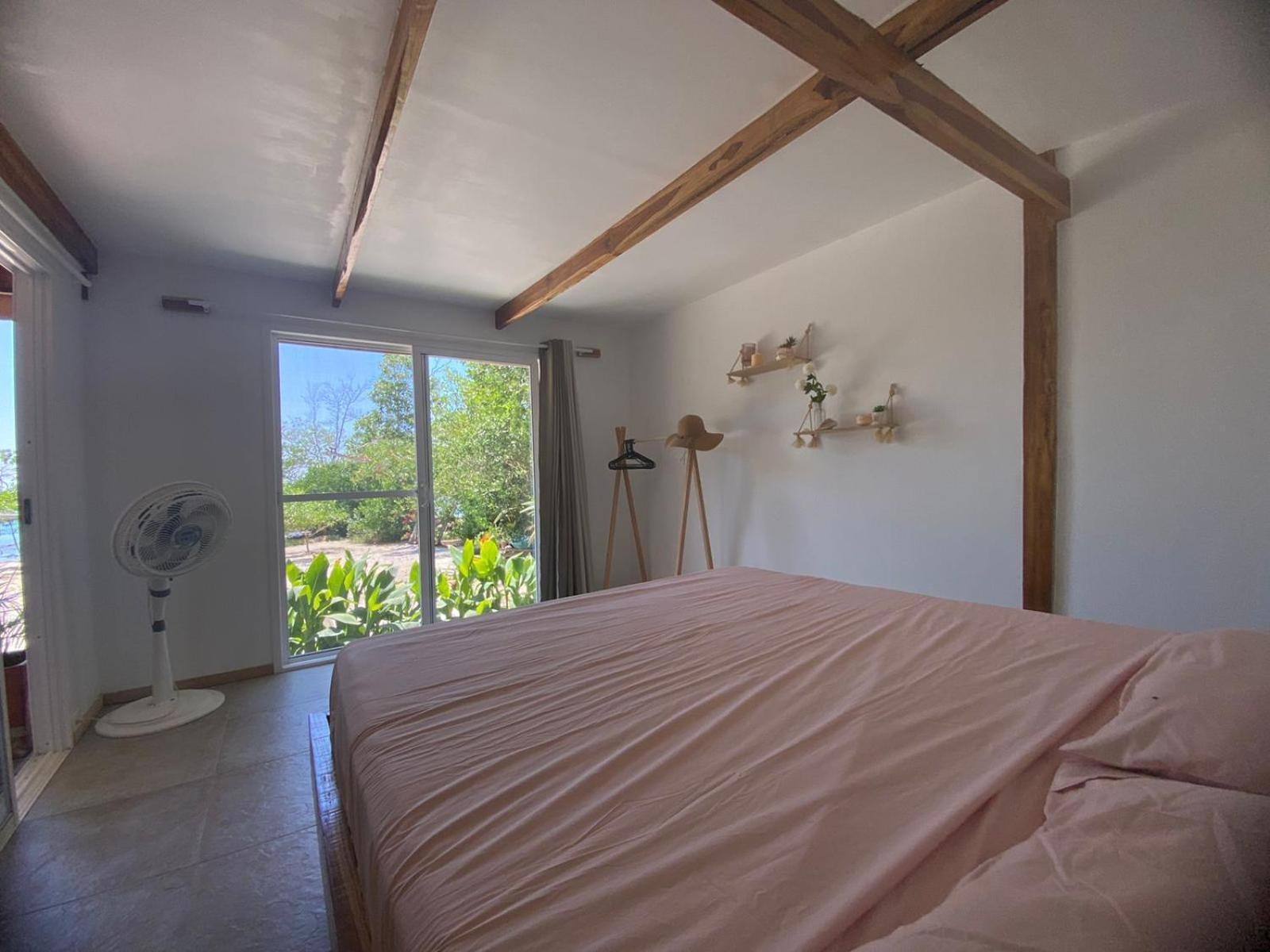 Santa Lova Eco-Hostel Isla Tintipan Tintipan Island Kültér fotó