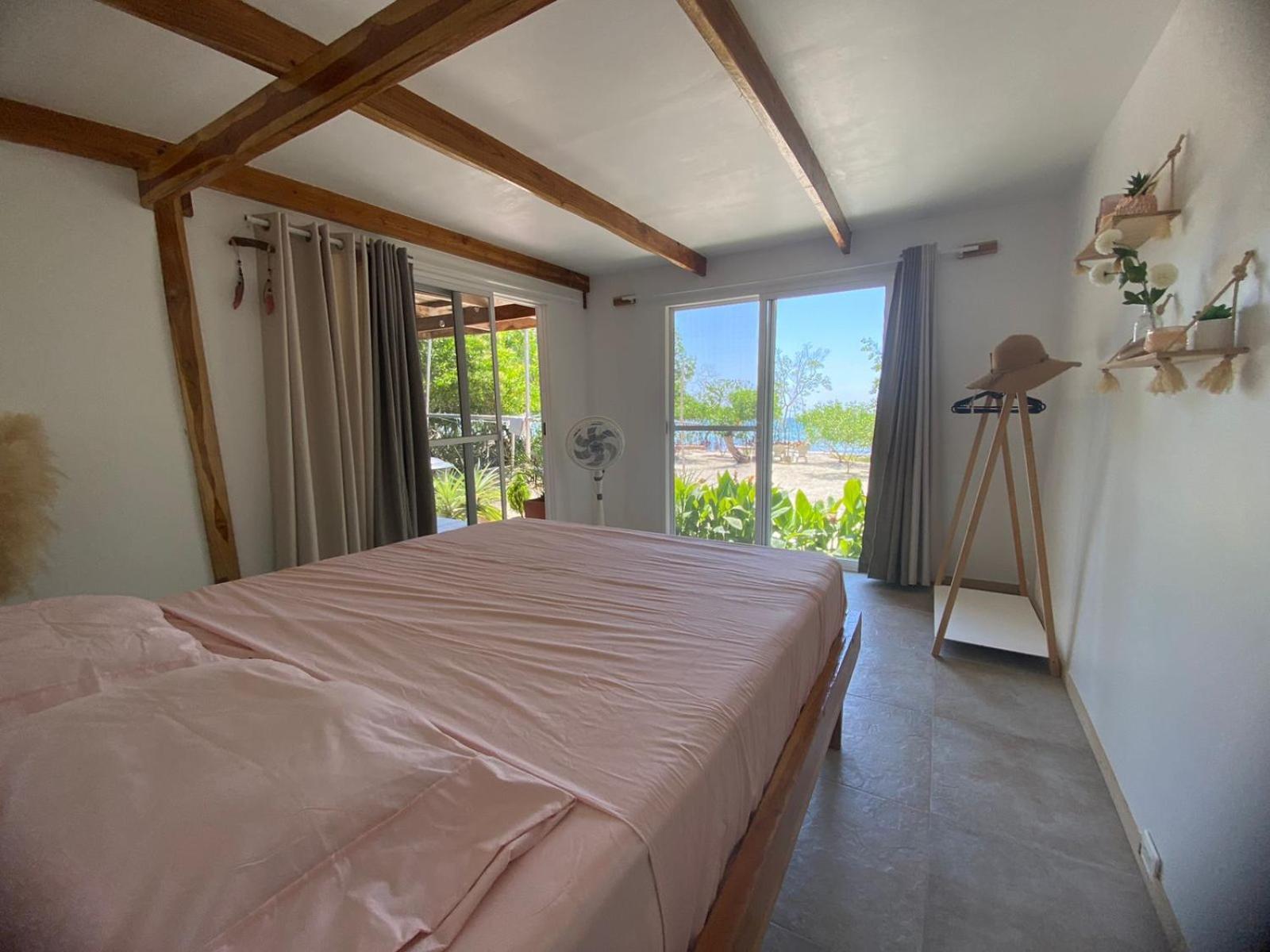 Santa Lova Eco-Hostel Isla Tintipan Tintipan Island Kültér fotó